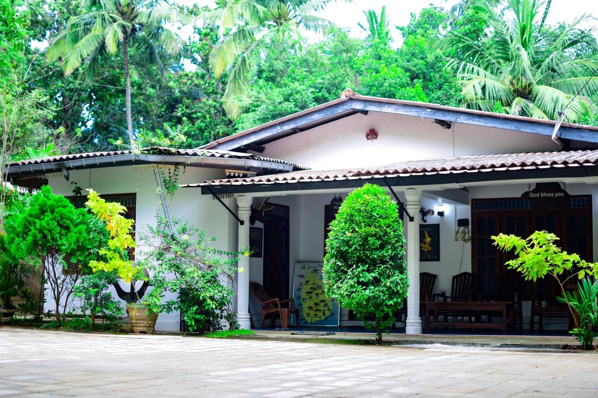 Tourist Holiday Inn Dambulla Exterior foto