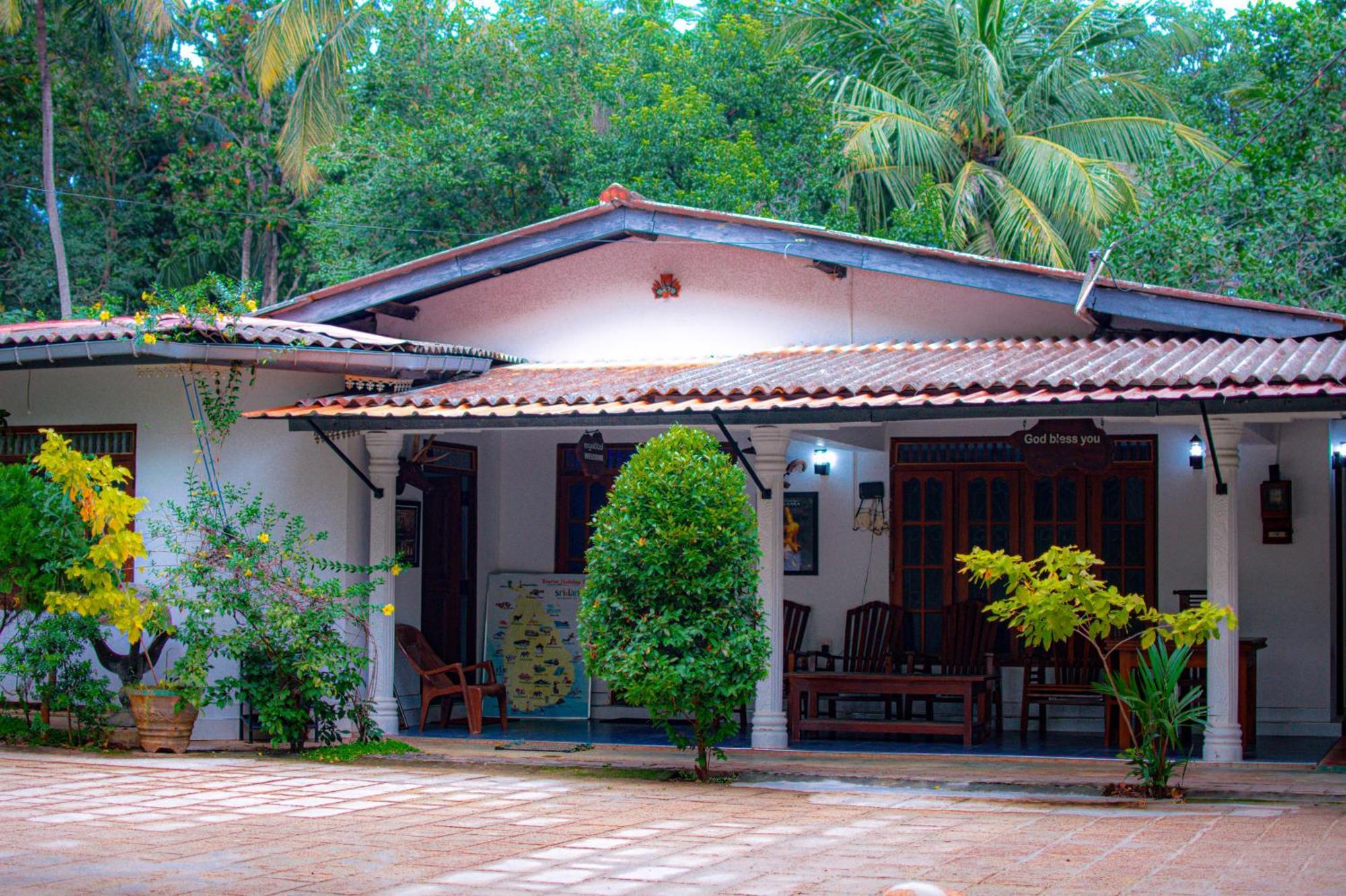 Tourist Holiday Inn Dambulla Exterior foto